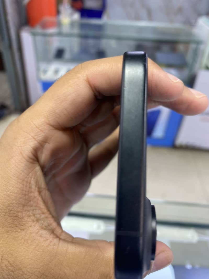 Apple iPhone 16 0