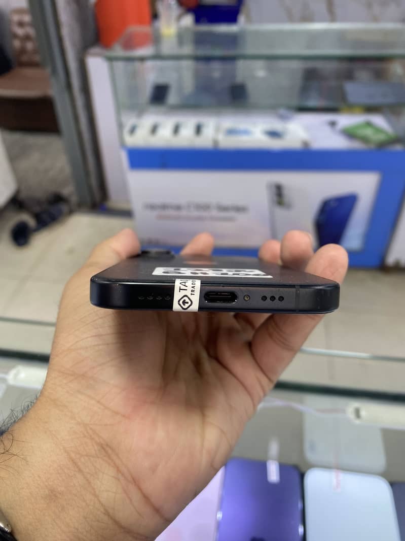 Apple iPhone 16 2