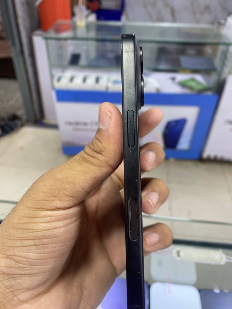 Apple iPhone 16 3