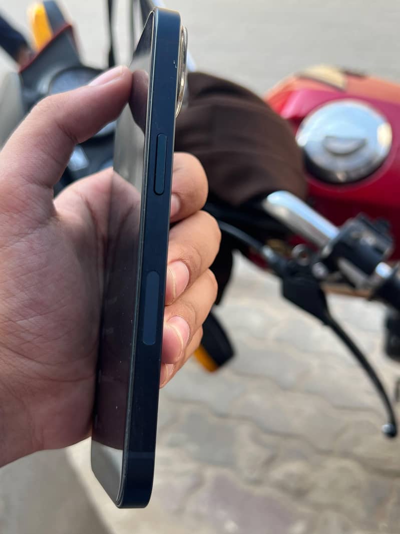 Apple iPhone 13 3