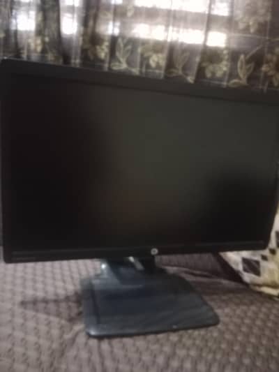 HP LCD Monitor – 19/22 Inch – Yellow Line on Screen