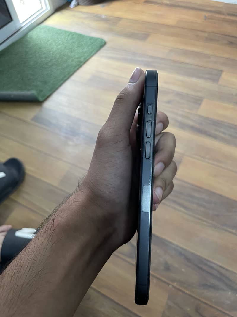 Apple iPhone 15 Pro Max 3