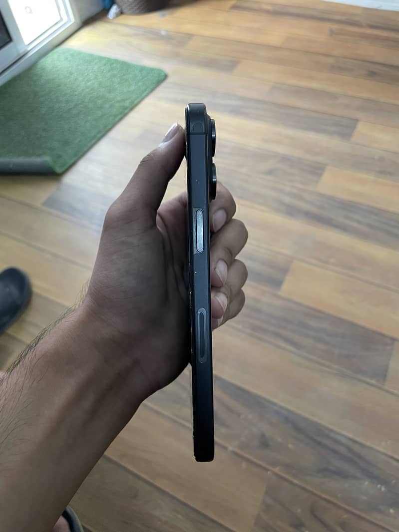 Apple iPhone 15 Pro Max 4