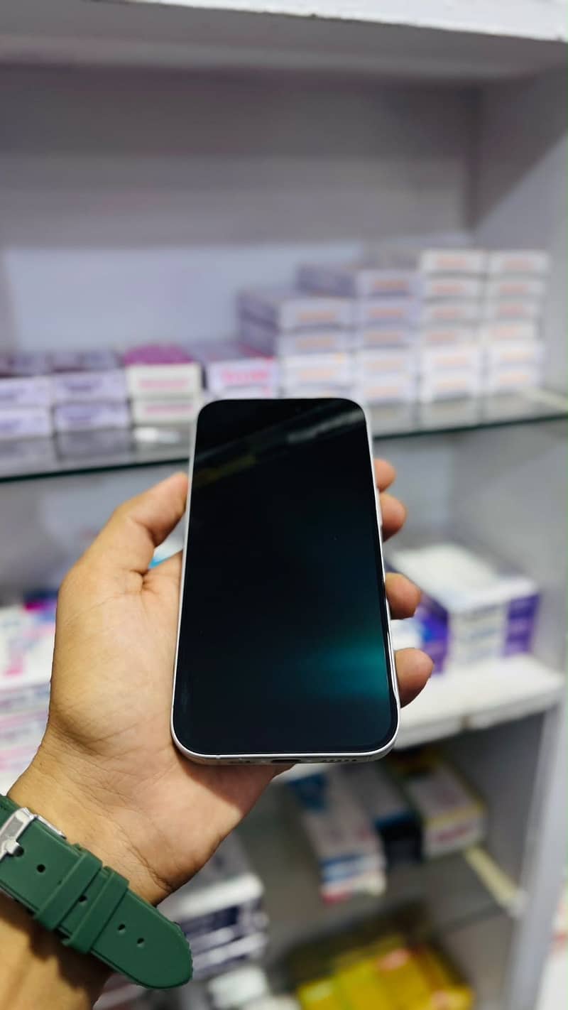 Apple iPhone 16 JV 3
