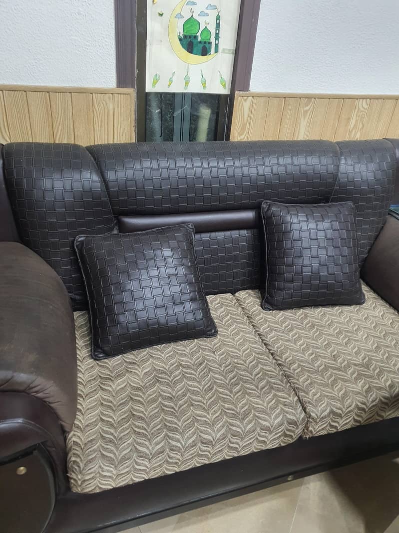 sofa set in a good condition 0