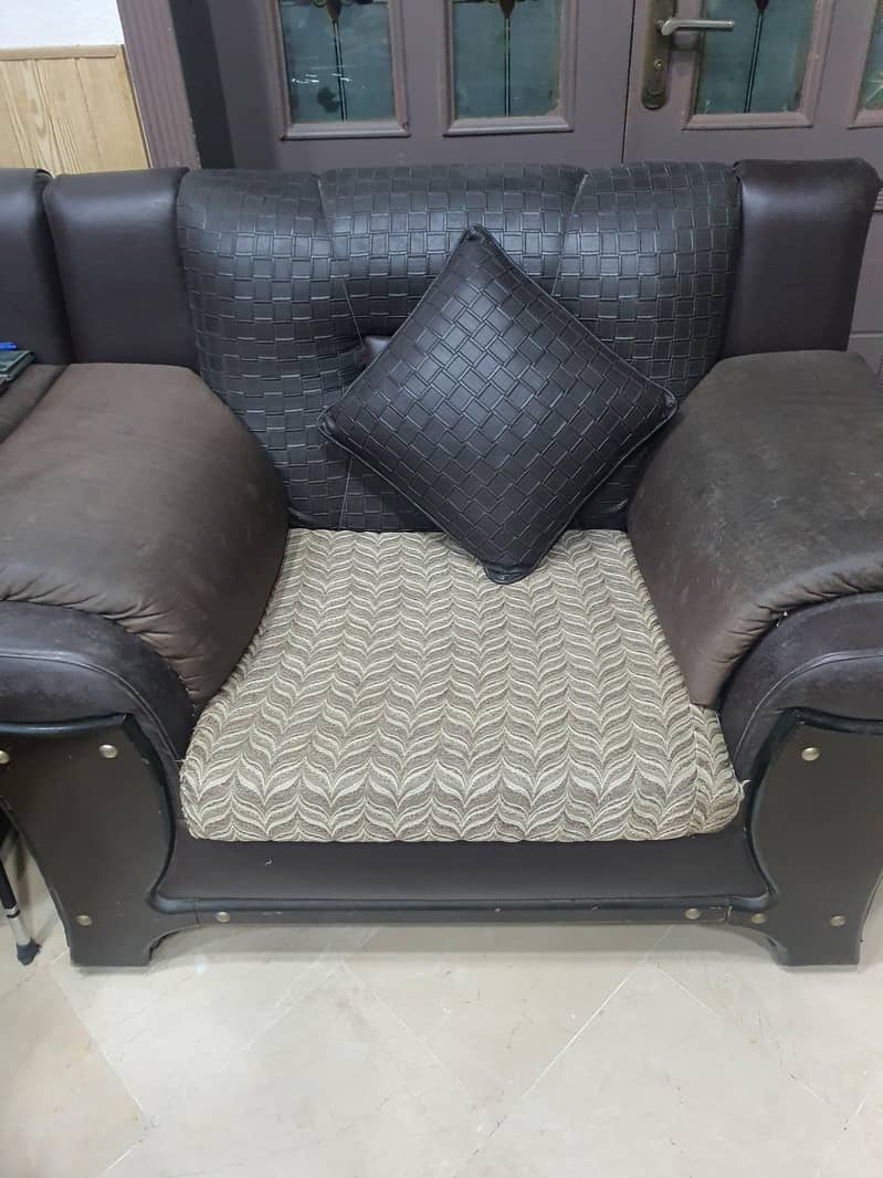 sofa set in a good condition 1