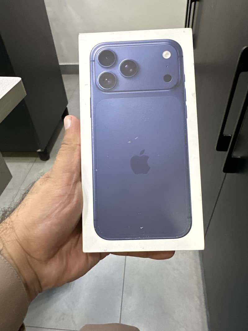 Apple iPhone 17 Pro Max 0