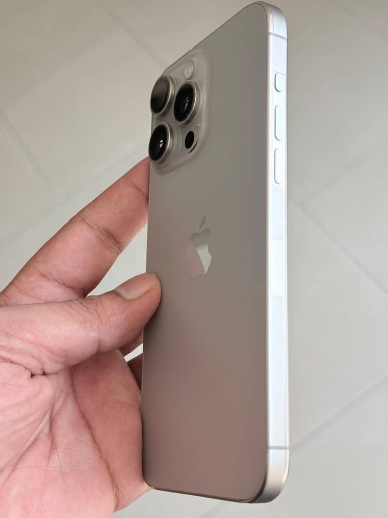 Apple iPhone 15 Pro Max 1
