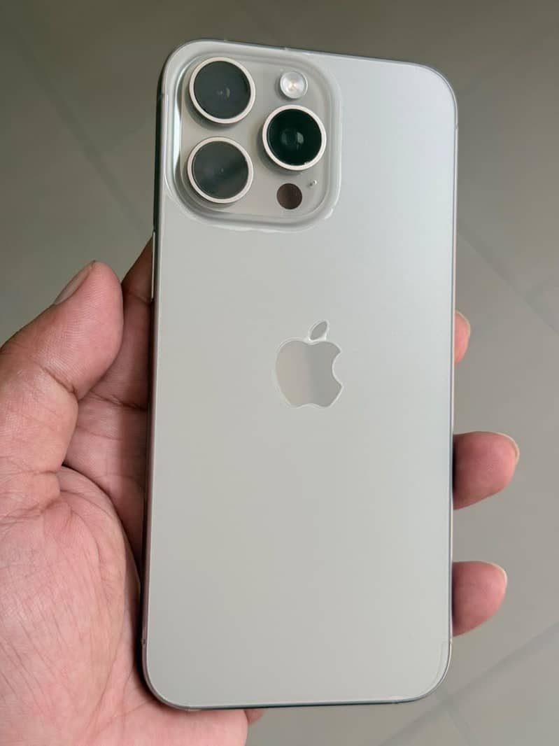 Apple iPhone 15 Pro Max 6