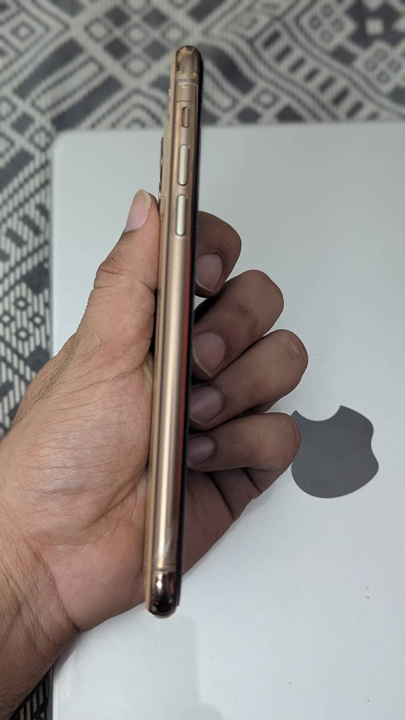 Apple iPhone 11 Pro Max 3