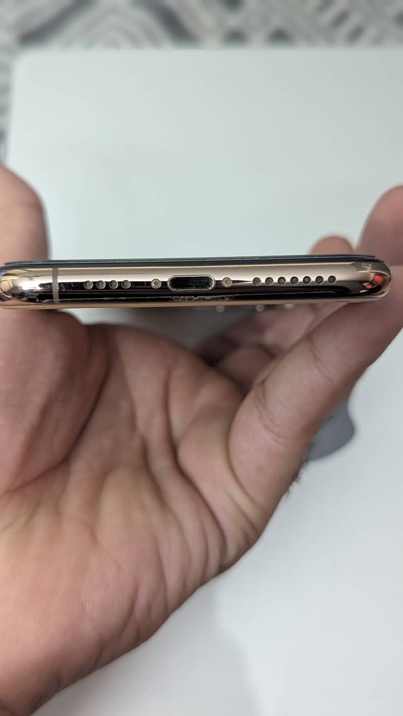 Apple iPhone 11 Pro Max 4