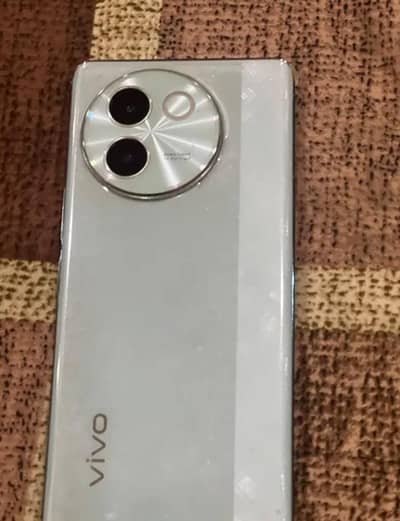 Vivo V30