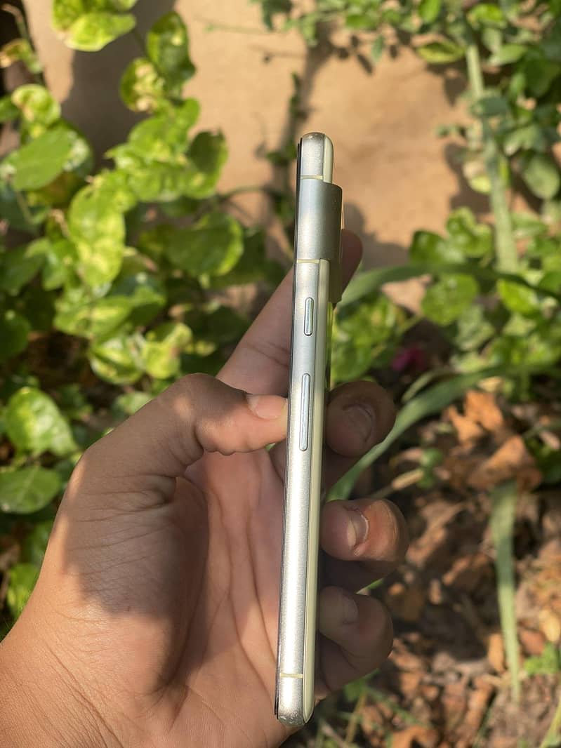 Google Pixel 7 4