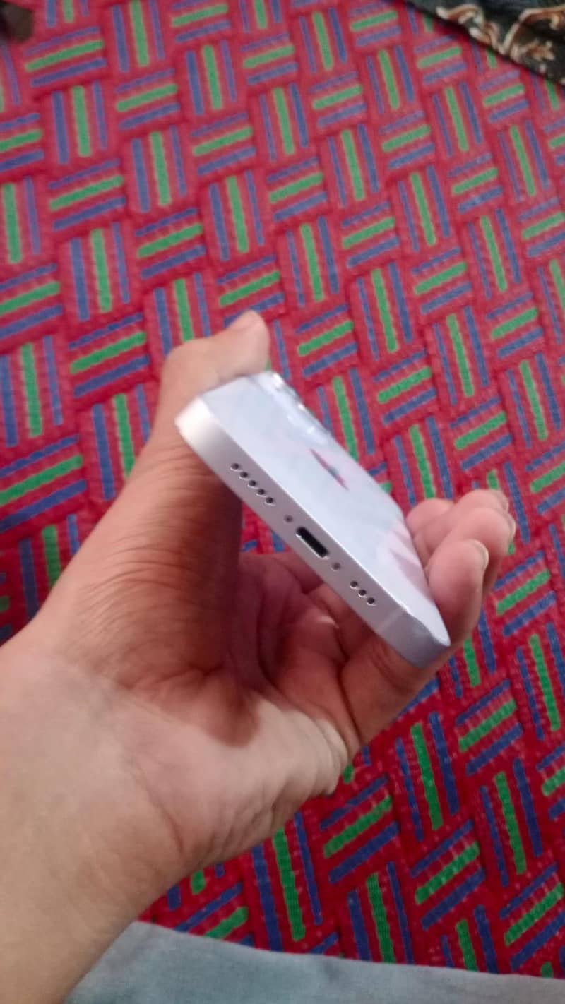 iPhone 14 4