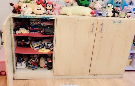 chest of drawers