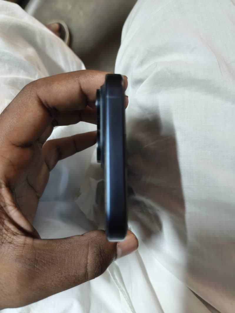 Apple iPhone 15 Pro Max 2