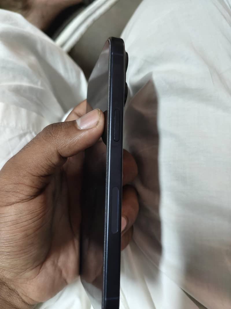 Apple iPhone 15 Pro Max 3