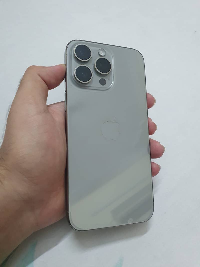 Apple iPhone 15 Pro Max 0