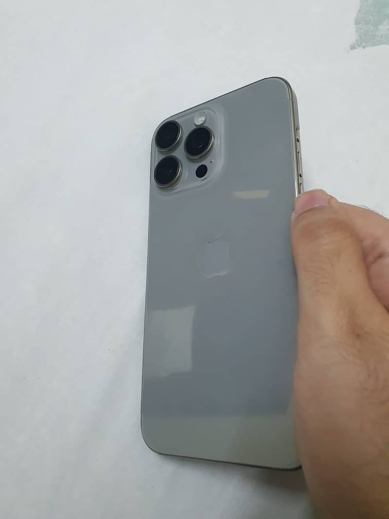 Apple iPhone 15 Pro Max 1