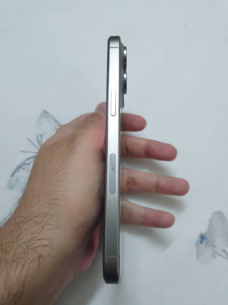 Apple iPhone 15 Pro Max 4