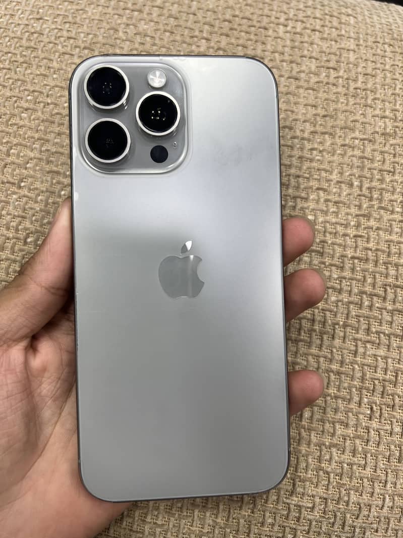 Apple iPhone 16 Pro Max 0