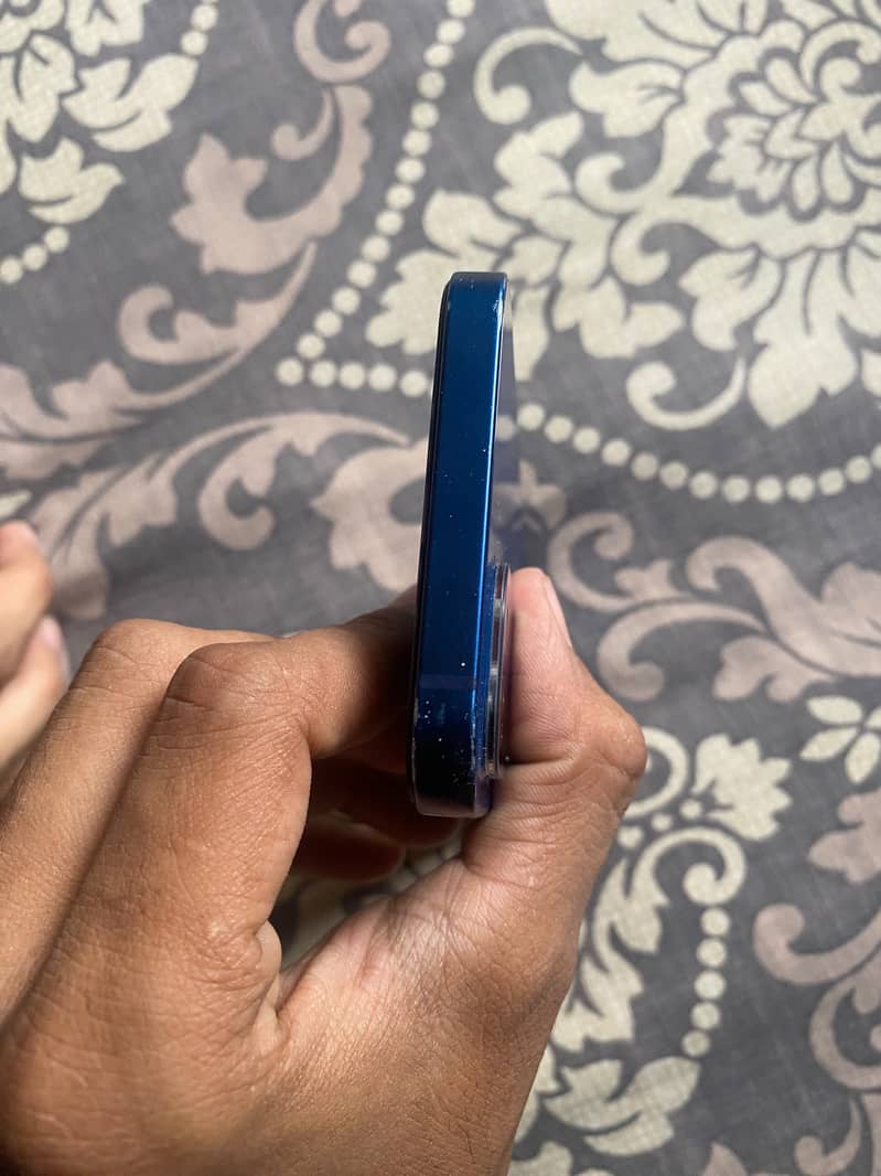 Apple iPhone 12 7
