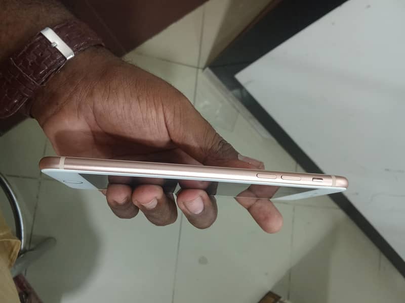 Apple iPhone 8 Plus 0