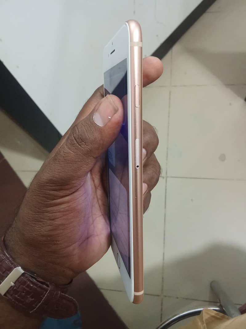 Apple iPhone 8 Plus 1