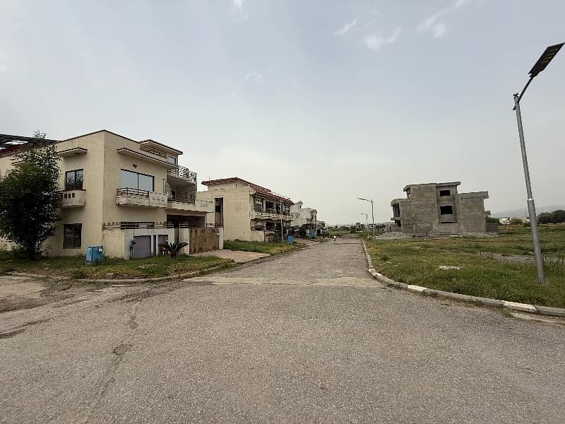 LOOKING FOR A 30X60 PLOT FOR PURCHASE 14