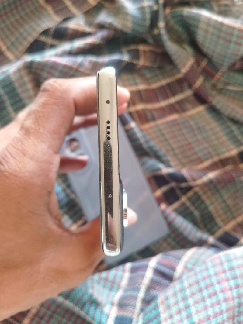 Tecno CAMON 40 Pro 4