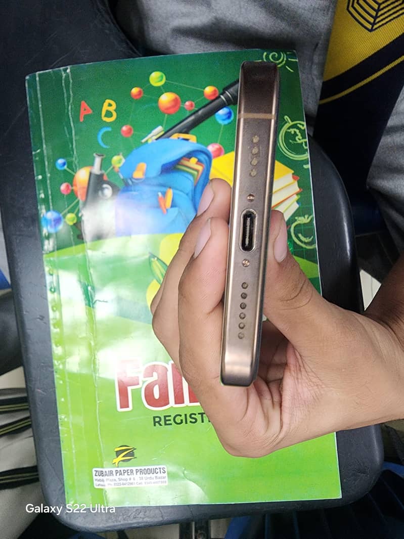 Apple iPhone 16 Pro Max 4