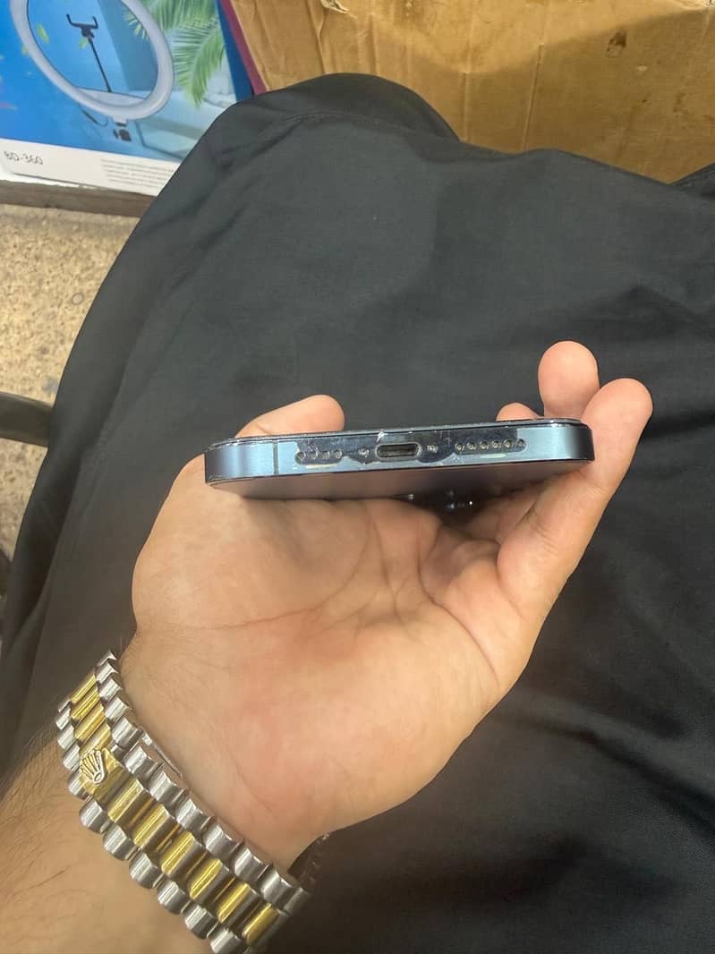 Apple iPhone 12 Pro Max 4