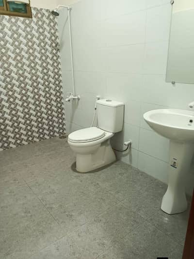 Sale flat Madina blessing 3bed. d. d 2nd floor builder Transfer