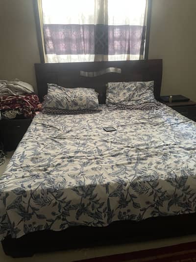 Wooden brown bed room set master size 4 piece with mattress