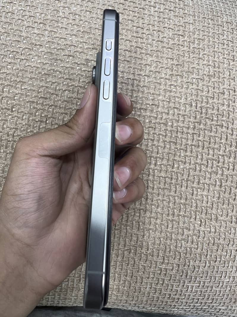 Apple iPhone 16 Pro Max 3