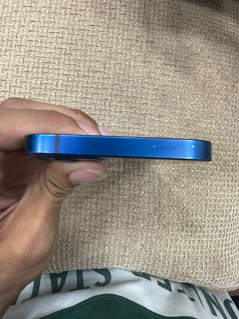 Apple iPhone 12 3