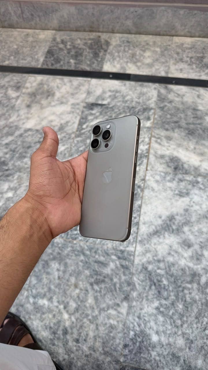 iPhone 15 Pro Max 2