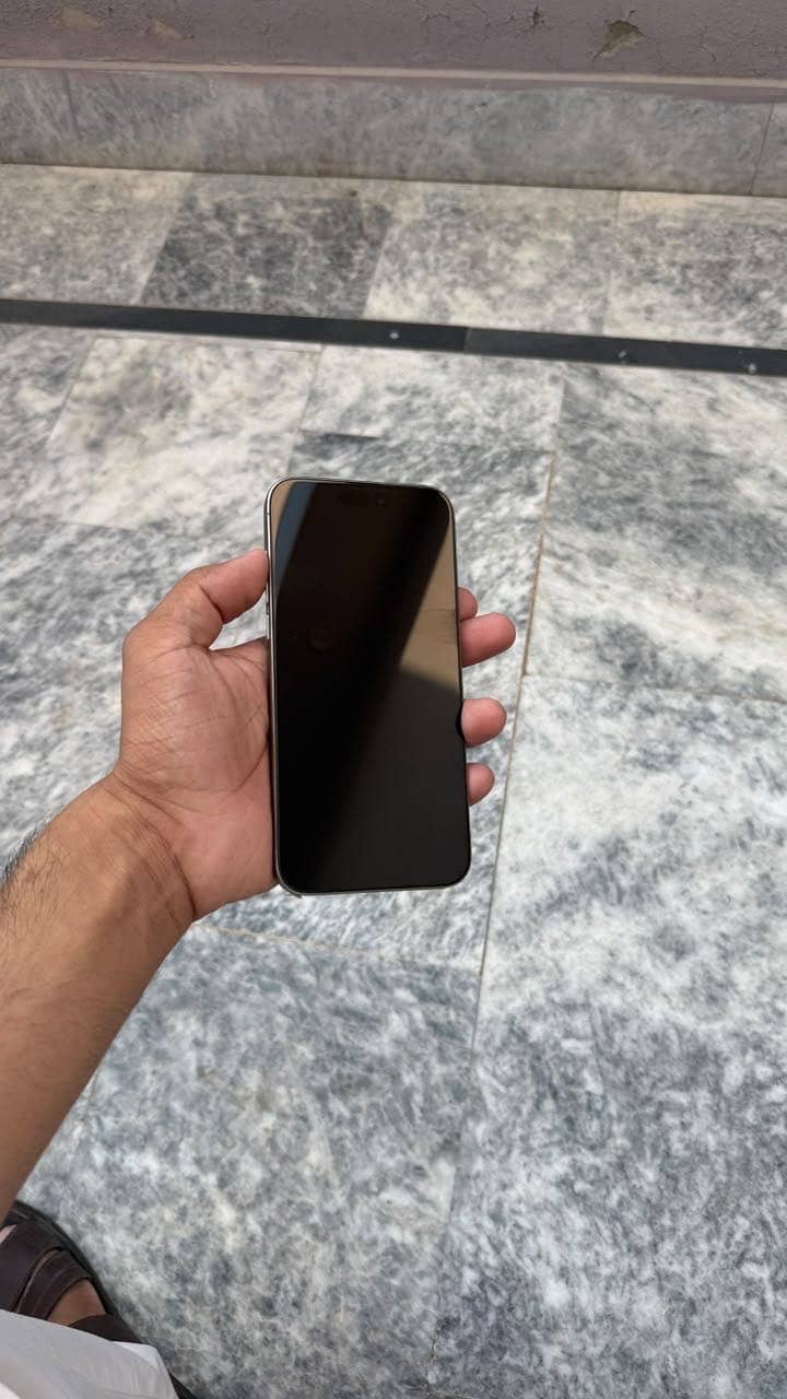 iPhone 15 Pro Max 3