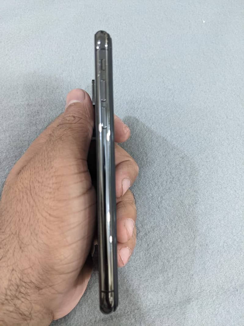 Apple iPhone X 3