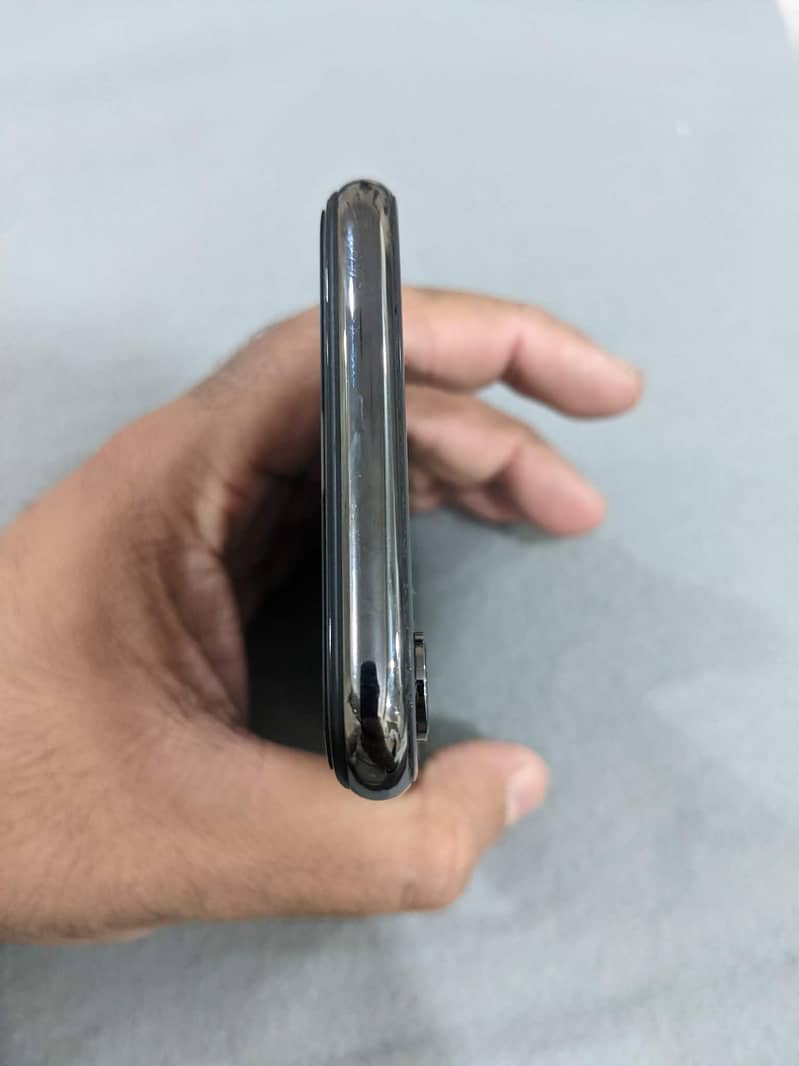 Apple iPhone X 5