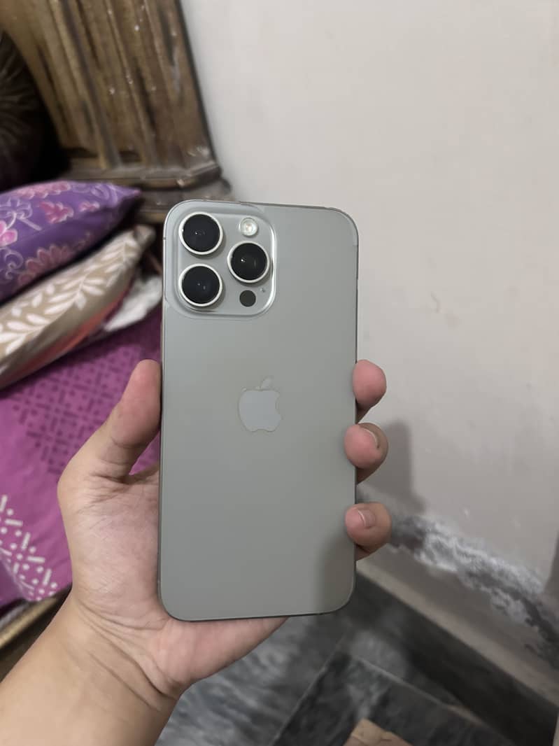 Apple iPhone 15 Pro Max 0