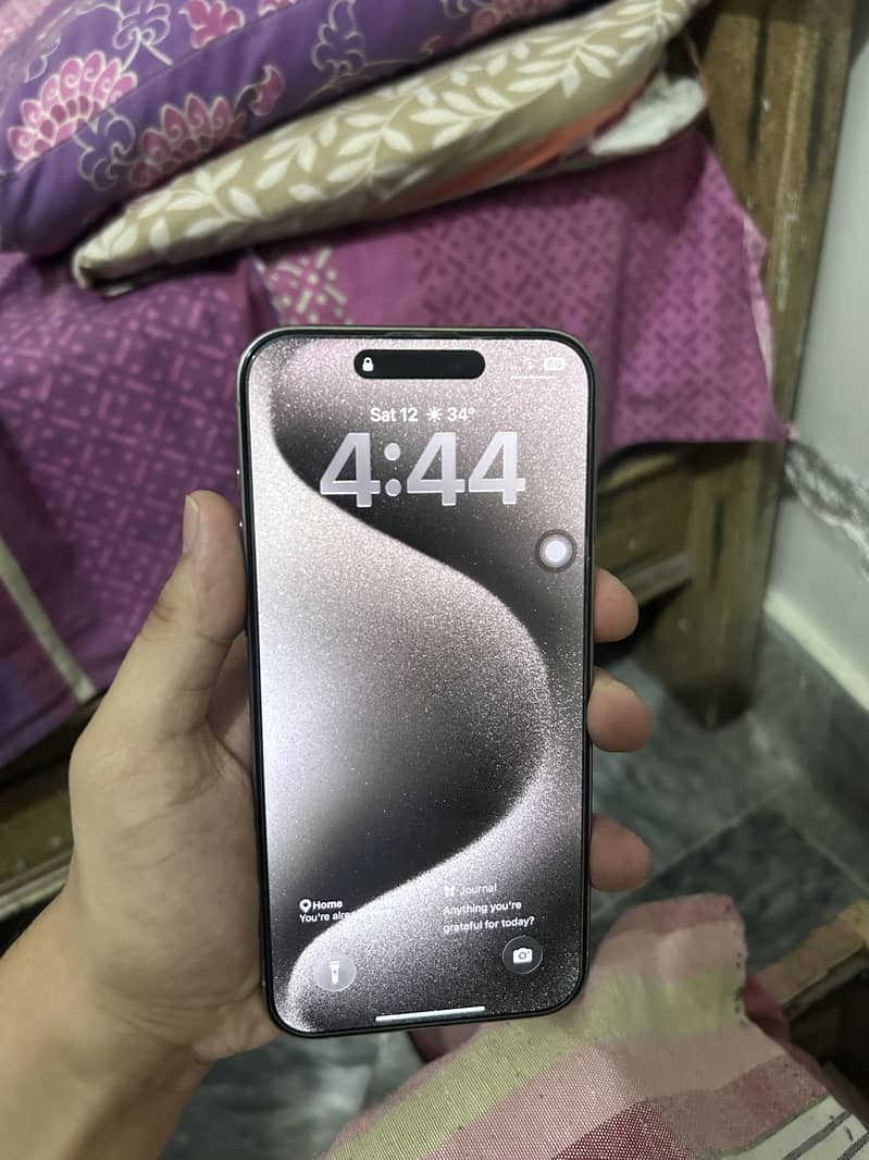 Apple iPhone 15 Pro Max 2