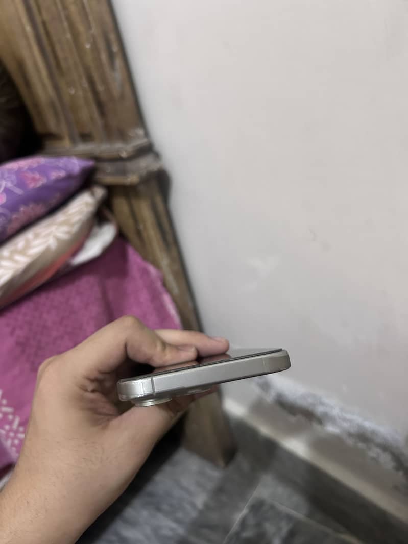 Apple iPhone 15 Pro Max 4
