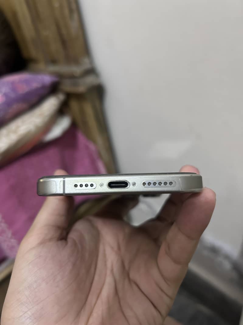 Apple iPhone 15 Pro Max 6