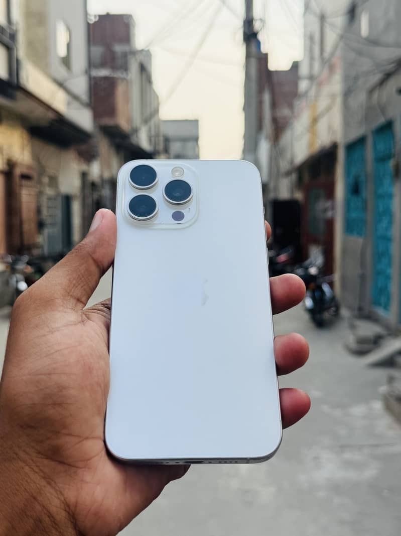 Apple iPhone 15 Pro Max 0