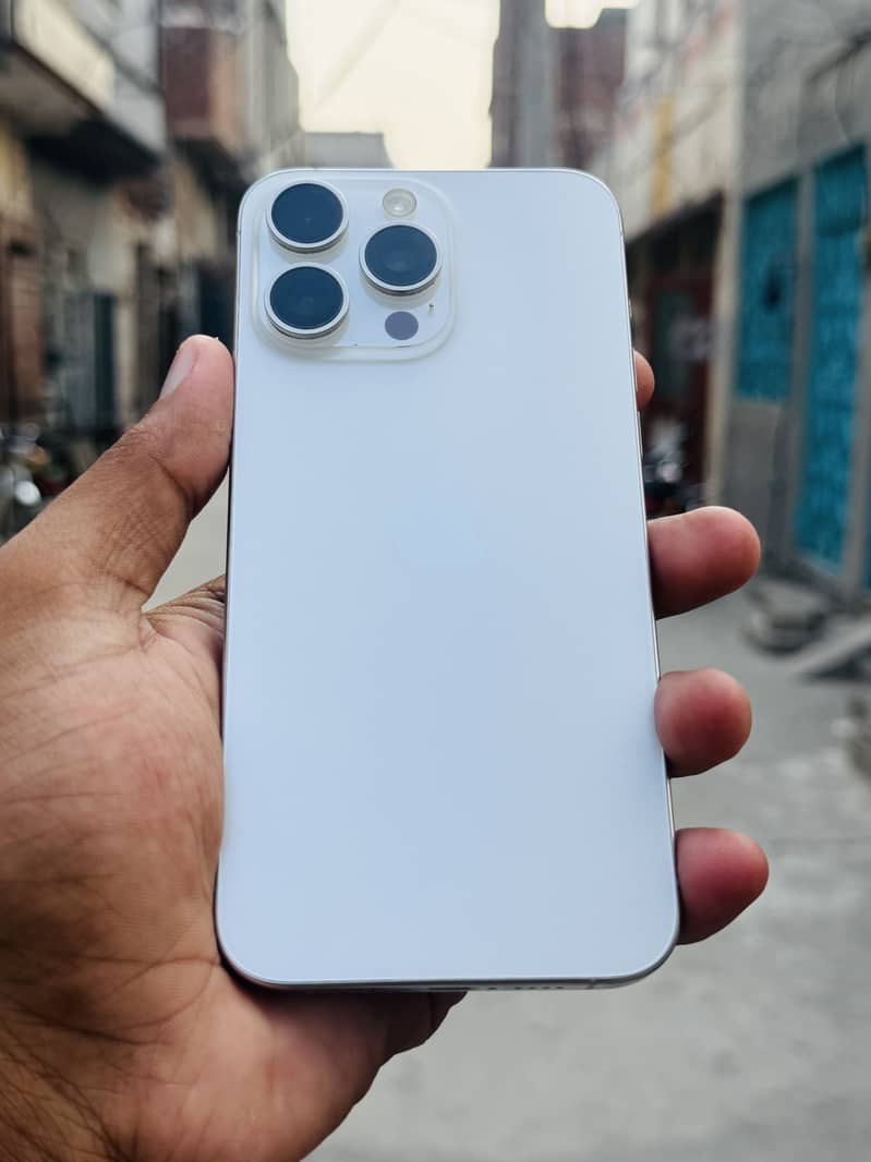 Apple iPhone 15 Pro Max 1