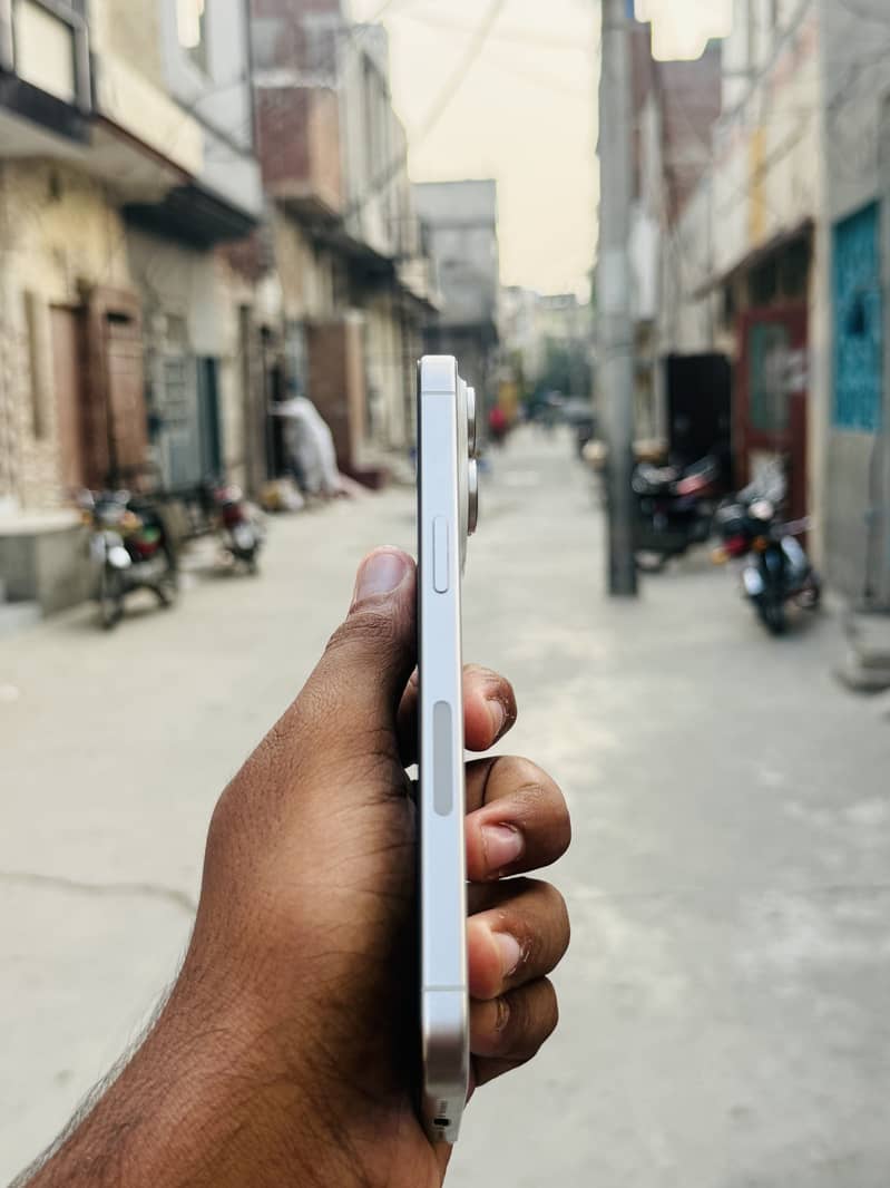Apple iPhone 15 Pro Max 2