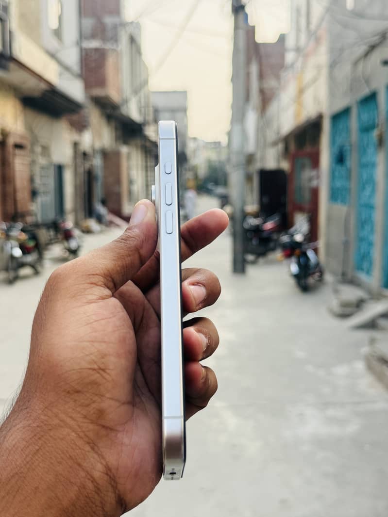 Apple iPhone 15 Pro Max 3