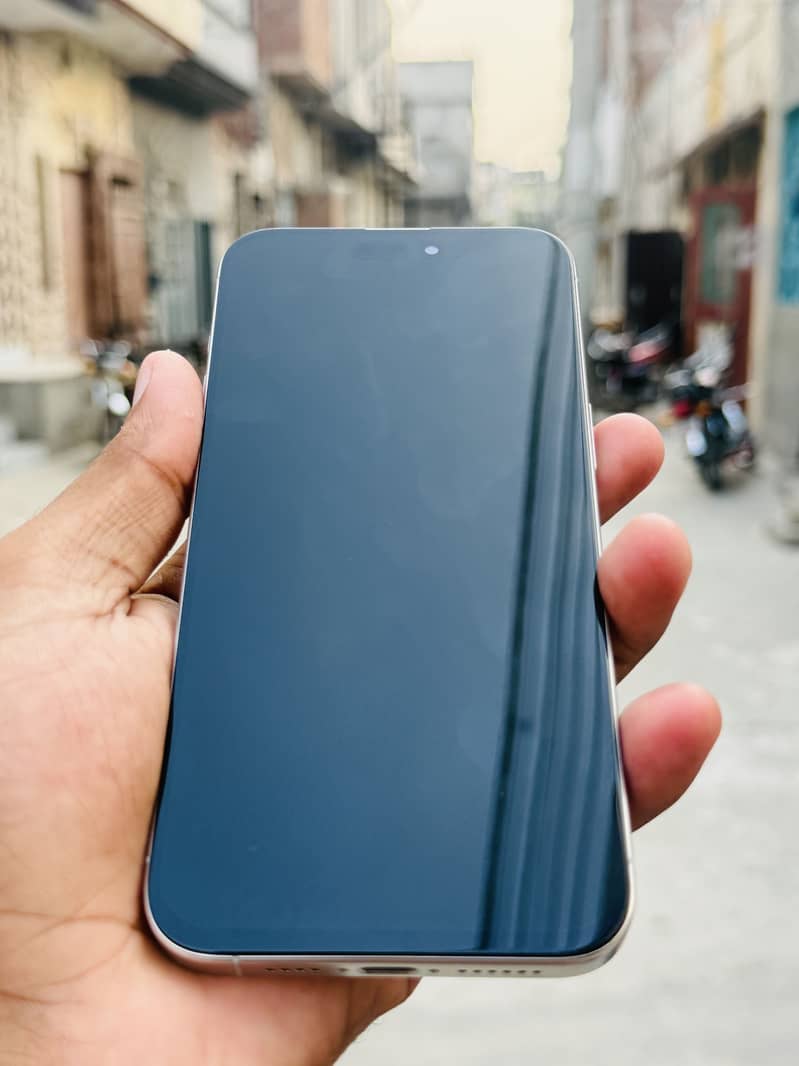 Apple iPhone 15 Pro Max 4