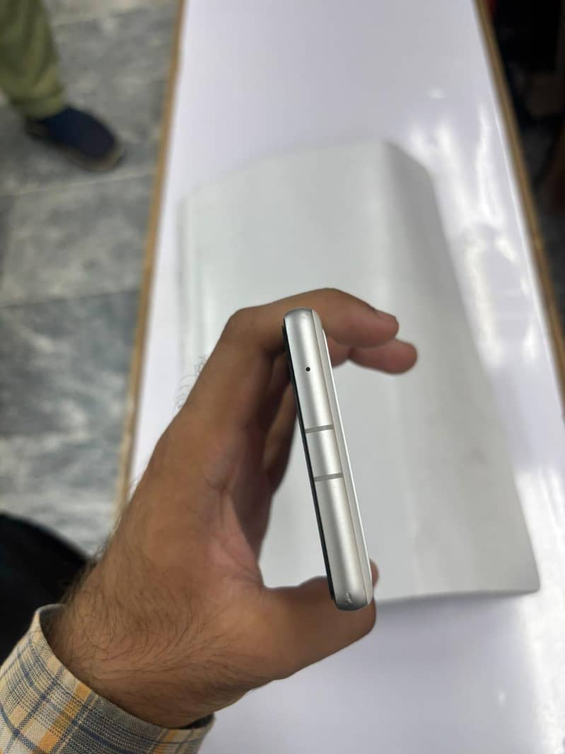Google Pixel 7a 3